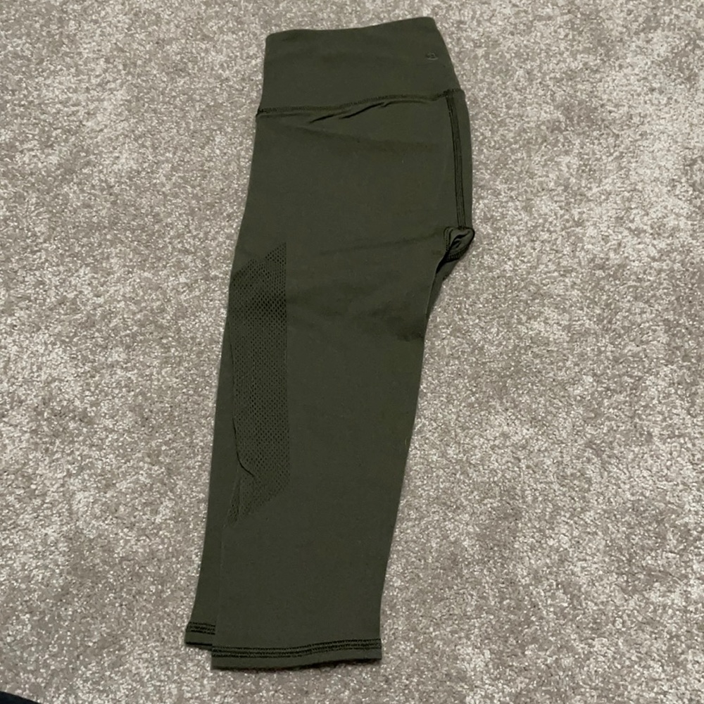 Lululemon olive Capri